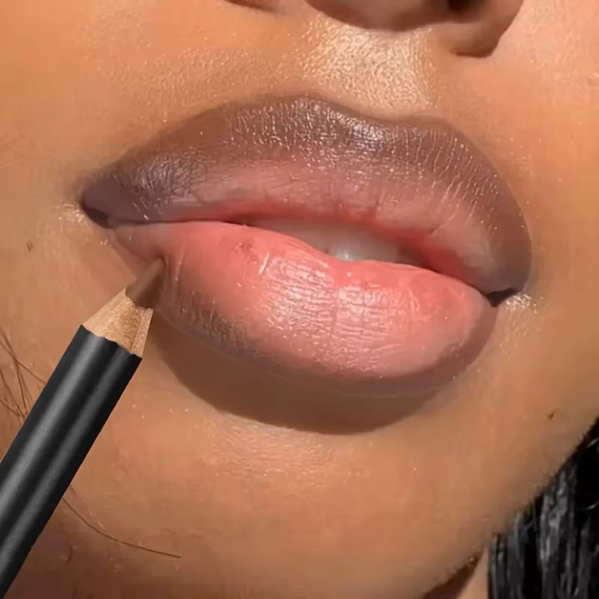 Waterproof Matte Lipliner Pencil – Long-Lasting Lip Contour & Tint